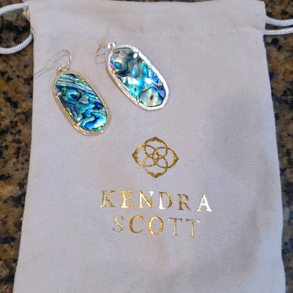 Elle Kendra Scott earrings
